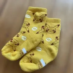 ピカチュウデザイン キッズ靴下 イエロー