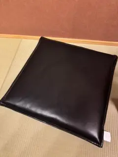 黒い合成皮革座布団 43×43