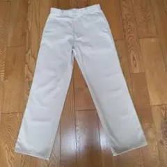 ベージュ チノパン