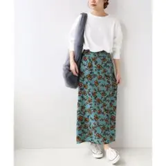 relumeレーヨンフラワープリントストレートスカート