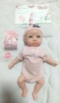 リボーンドール フルシリコンベビー 目が大きな女の子