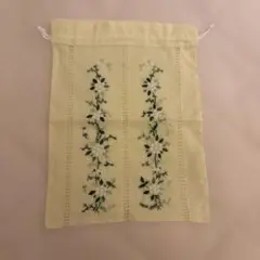淡い黄緑色の花　ベトナム刺繍巾着袋