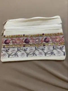 インド刺繍ホワイトポーチ ジッパー付き