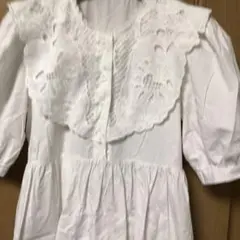 【美品】襟お花模様の白色ワンピース（サイズMぐらい）
