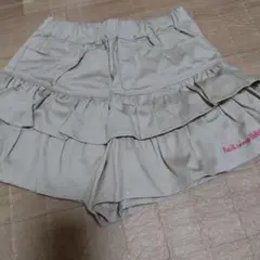 フリル付きベージュスカート