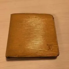 二つ折り財布