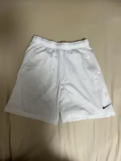 NIKEハーフパンツ　ホワイト　Mサイズ　dryfit