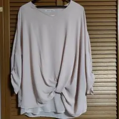 アルファベッツアルファベット　ベージュ ドレープシャツ　フリーサイズ