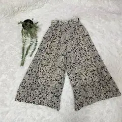 【美品】小花柄　総柄　プリーツ　パンツ　お洒落　涼しげ　ガウチョ　裏地付き