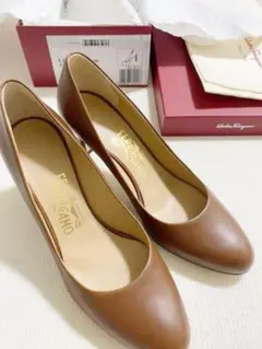 【値下】Salvatore Ferragamo パンプス LEO