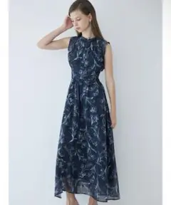 ノースリーブ ロングワンピース　花柄バックレースアップフレアワンピース