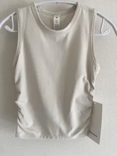 新品タグ付きLululemon ライトベージュ タンクトップ4