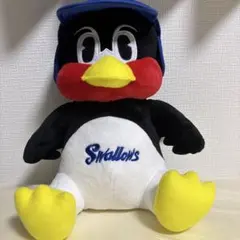 お座りつば九郎辰年バージョンと2000ゲーム出場記念バージョンの2羽セットです。 つば九郎主催2,000試合出場】達成記念お座りつば九郎 受注販売の