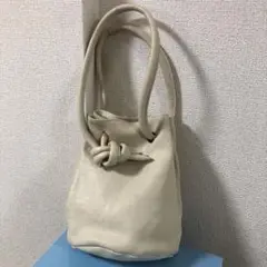 ホワイトレザー ノットハンドル バケツ型バッグ