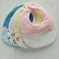 ☆ハンドメイド　スタイ　よだれかけ 　女の子　４枚セット