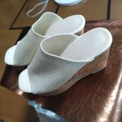 《SUPEVE.厚底サンダル》（ｓ）美品、ニット被せ、コルク風底1631
