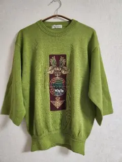 刺繍グリーンニット