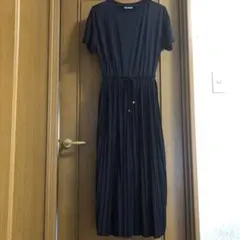 オンワードanyFAM 洗えるウエストゴムプリーツロングワンピース