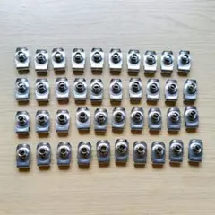 40個 1/4-20 レギュラー押出Uナット、Uスタイルクリップオンナット