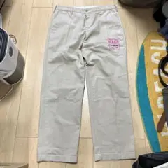 レッドカップ　ベージュ チノパン