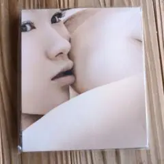 CD 女性の顔と植物デザイン