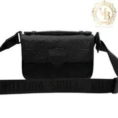 Item thumbnail for item b8d9cbfb-98f1-4a4a-ad37-aa6a1c4b7d87