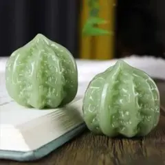 翡翠緑 くるみ 置物　QT83