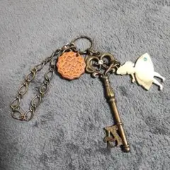 ディズニー　アリス・イン・ワンダーランド　鍵型　キーホルダー