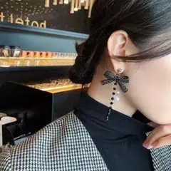 小悪魔 ビジュー リボン 人気 韓国 レディース ピアス 黒 オシャレ ビーズ