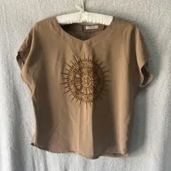 PINORE ベージュ 太陽模様 Tシャツ