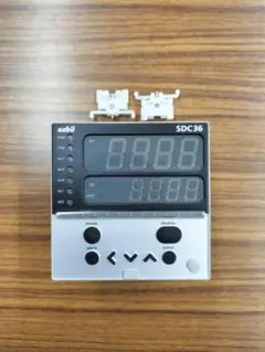 azbil デジタル指示調節計　R36TR0UA5100   新品　未使用品 アズビル(DIY、工具) R36TR0UA1000 [未使用品] アズビル