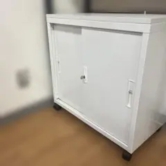 ホワイト 扉付き収納ワゴン 鍵付き