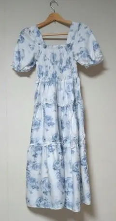 【新品】SHEIN青と白の花柄ロングワンピース