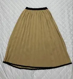LARU ベージュ　ニット　スカート　レディース