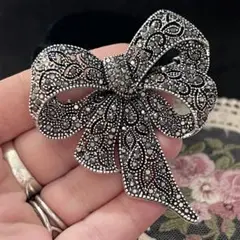 ❤️❤️マーカサイト　MARCASITE ヴィンテージ　たっぷり　ブローチ　リボン