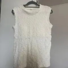 カップ付きホワイトトップス