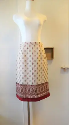 INED■サイズ２■お花とペイズリーのデザインスカート■イネド/赤白