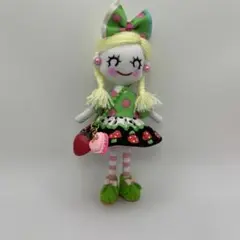 ストロベリー柄の可愛い人形