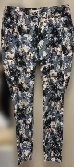 カーサディール　花柄スキニーパンツ