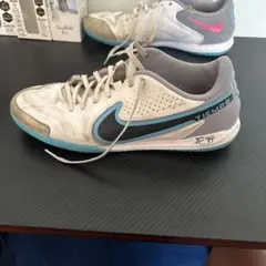 Nike Tiempo シューズ ホワイト/グレー/ピンク