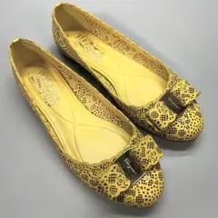 Salvatore Ferragamoフラットシューズ カットワーク ヴァラ