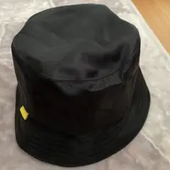 マークジェイコブス　バケットハット 文字列パターン 黒とグレー MARC JACOBS(マークジェイコブス) デニムロゴバケットハット