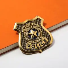 【新品】ズートピア ジュディ ニック 警察官バッジ ピンバッジ