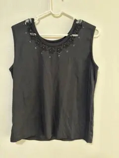 黒の刺繍タンクトップ
