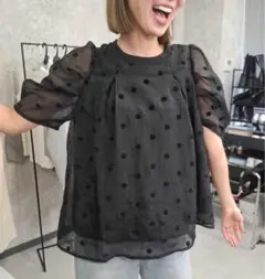 ドット柄シースルートップス