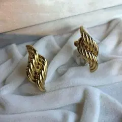 Item thumbnail for item c30f52ea-a470-4277-9ced-7eecce69846f