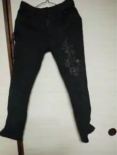 ブラックスキニーパンツ スカル刺繍 BPN