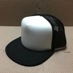 新品 OTTO フラットバイザーメッシュキャップのツートンブラック 白黒