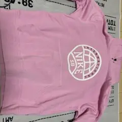 NIKE SBピンクパーカー