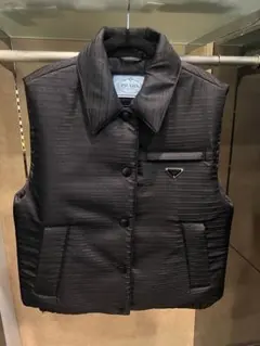 本日限定でお値下げ　PRADAダウンベスト PRADA ダウンベスト フード付き 黒｜本日限定特価｜新品未使用